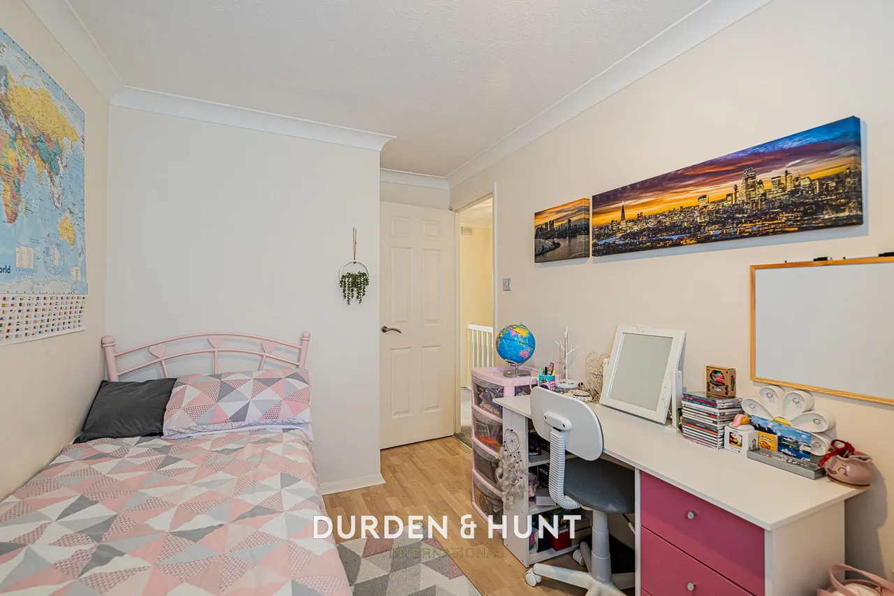 St. Michaels Close, Aveley, RM15, photo 14