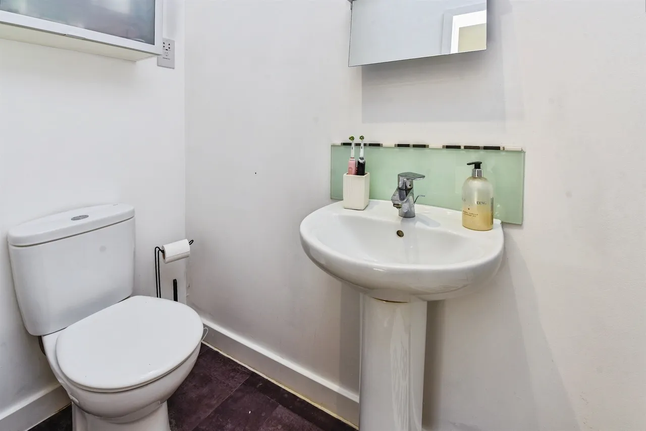 Dowse Road, Devizes, SN10, photo 12