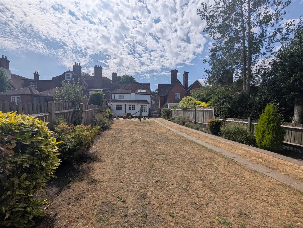 High Street, Chipstead, photo 2