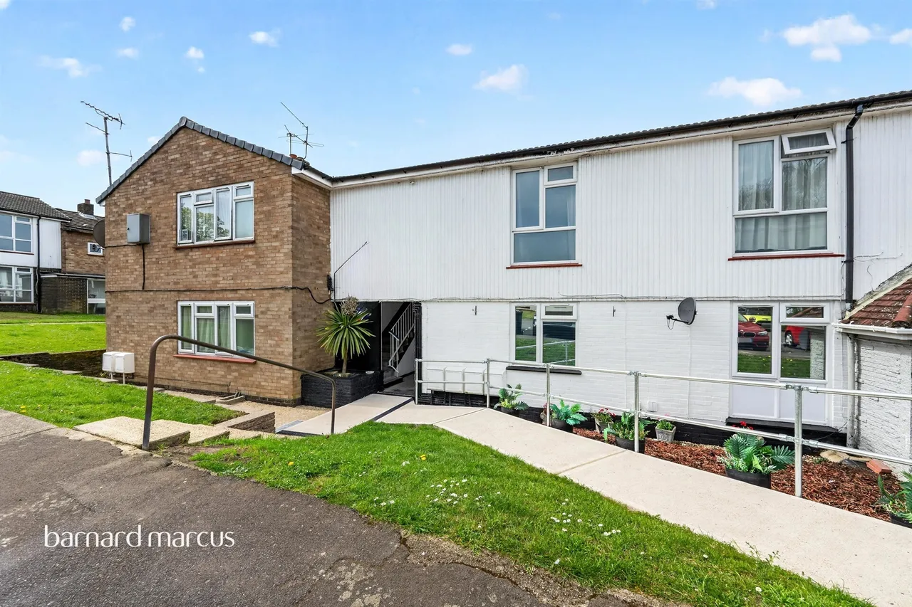 1 bed flat for sale — Long Walk, Epsom