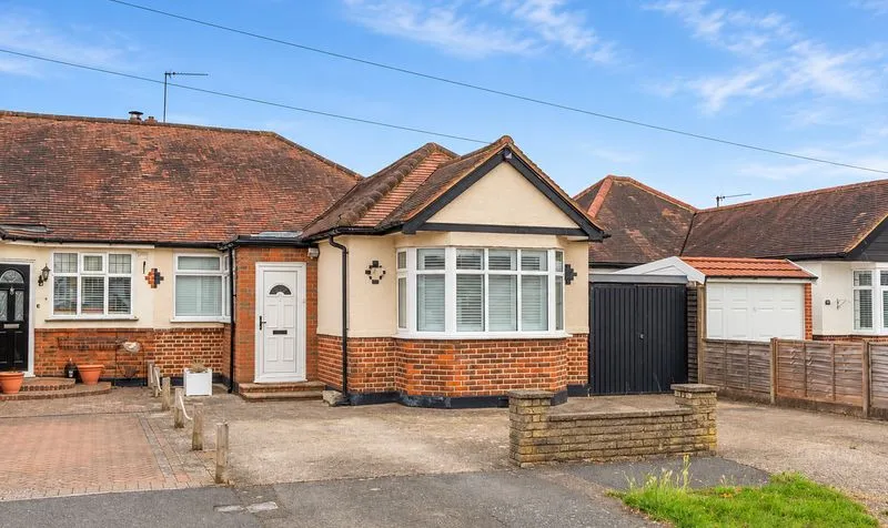 3 bed house for sale, Percival Way, Epsom, KT19