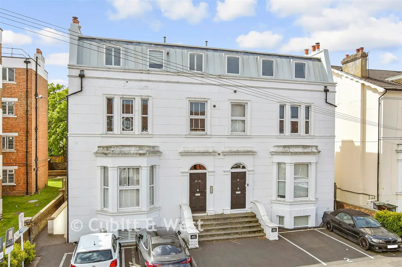 2 bed flat for sale, Belmont Road, Wallington, SM6
