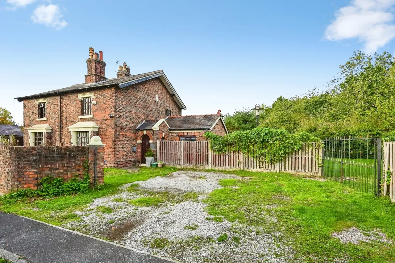 3 bed house for sale, Oxton Close, Kirkby, L32