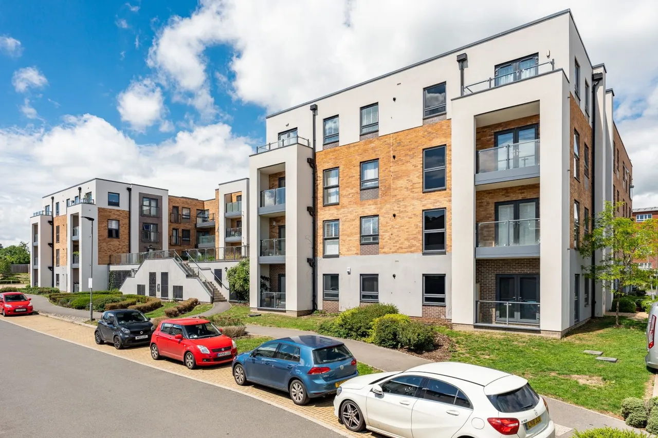 2 bed flat for sale, Duchess Court, Welwyn Garden City, AL7