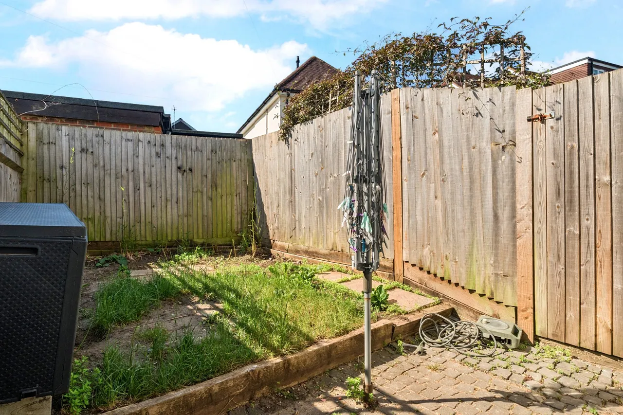 North Street, Farncombe, GU7, photo 16