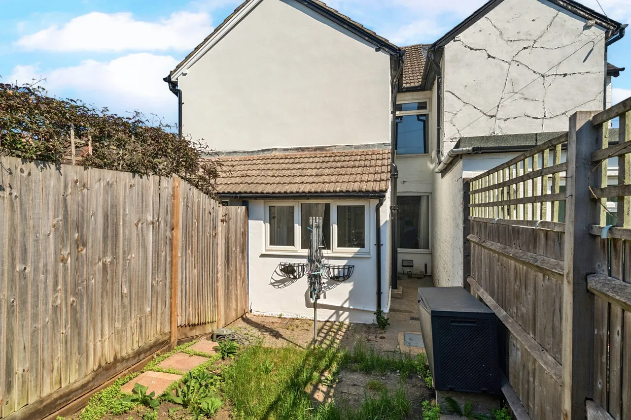North Street, Farncombe, GU7, photo 17