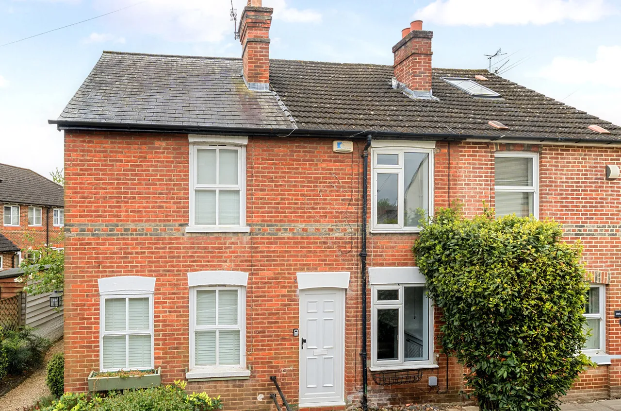 2 bed house for sale, North Street, Farncombe, GU7