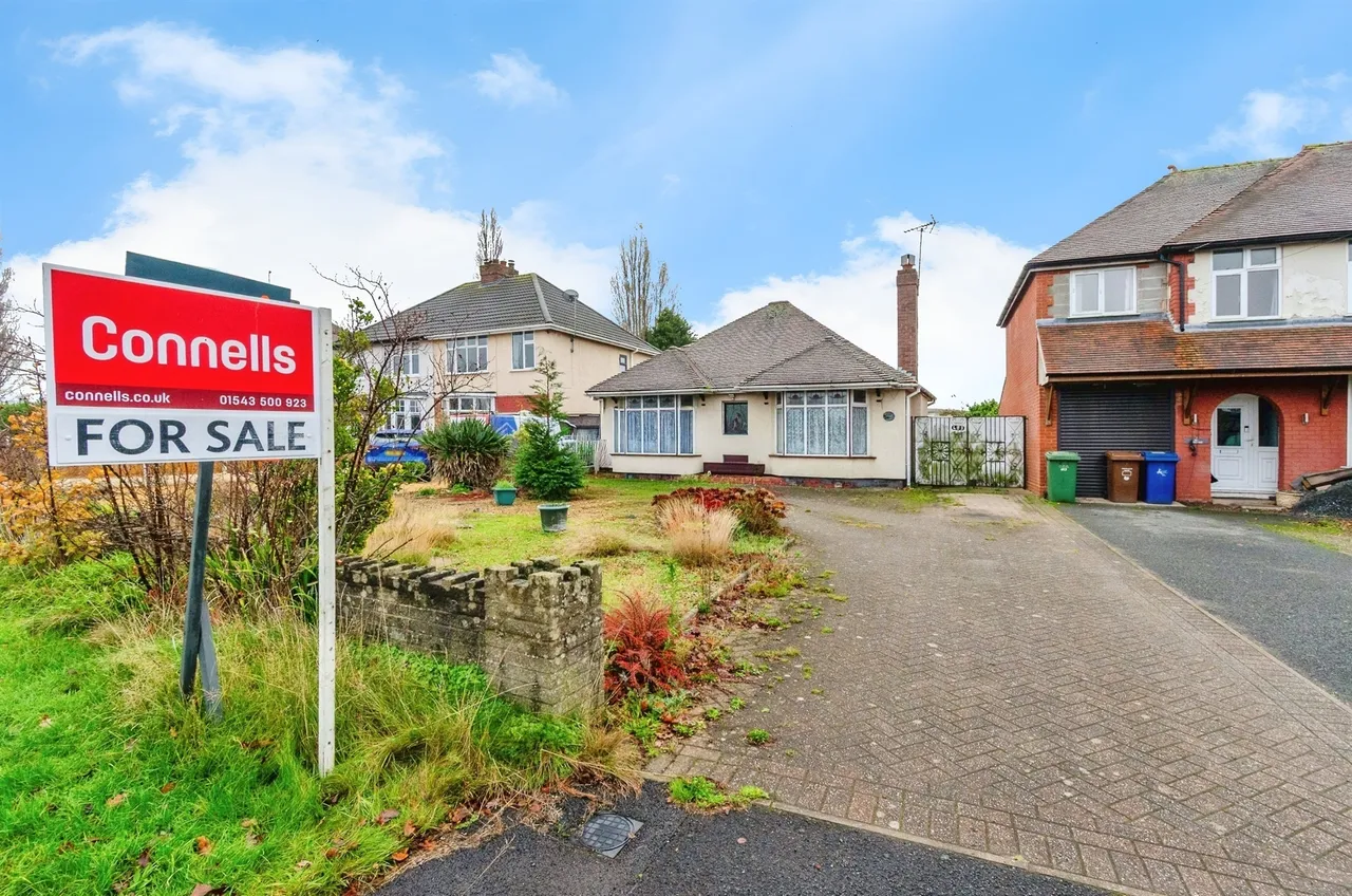 2 bed house for sale — Wolverhampton Road, Cannock