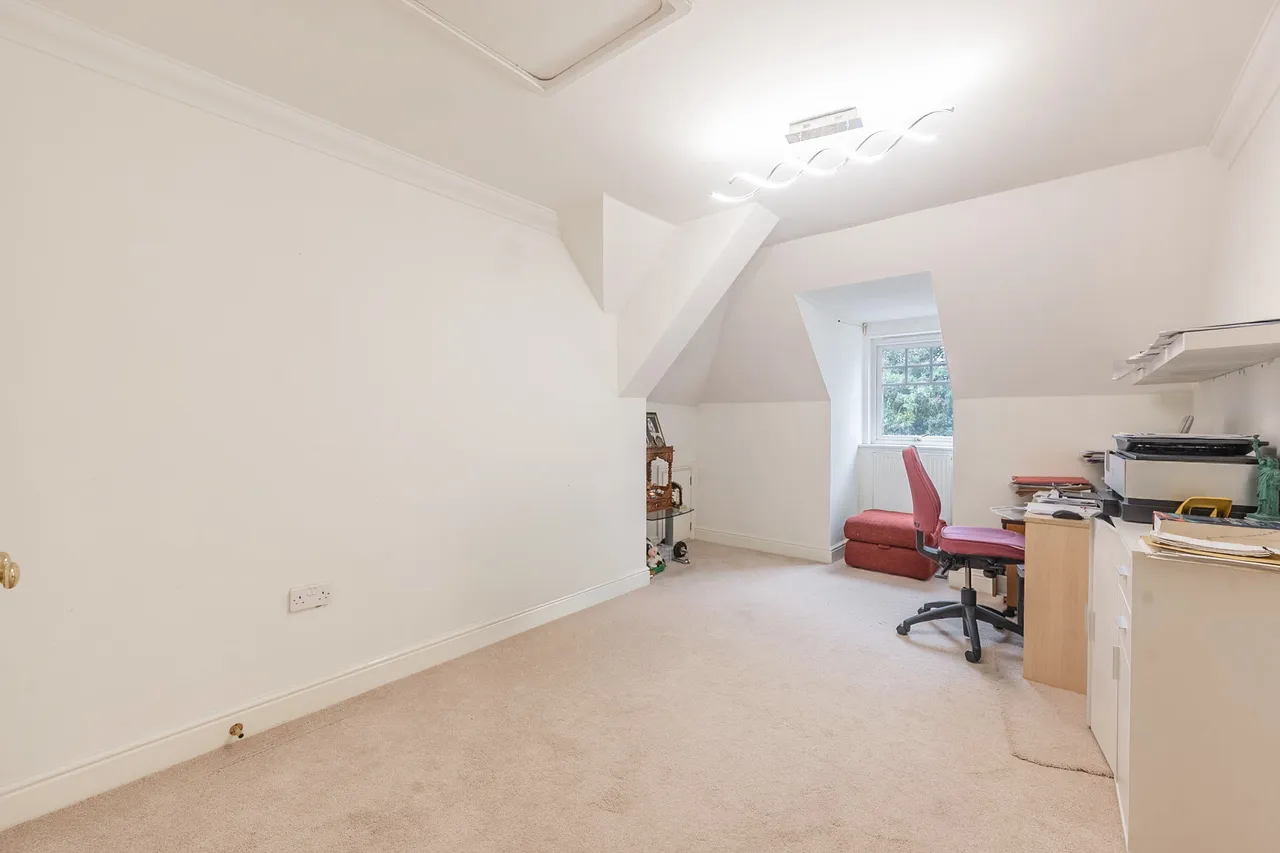 Pinner, HA5, photo 6
