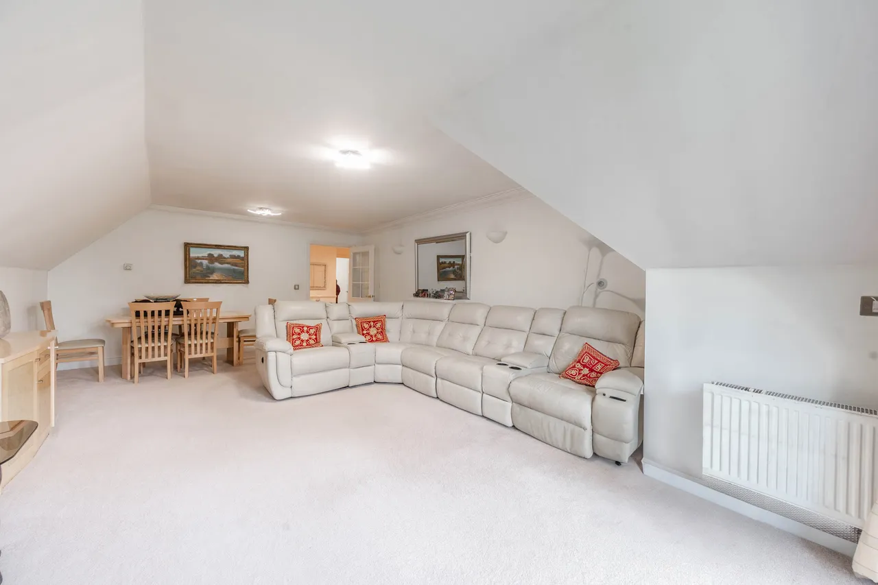 Pinner, HA5, photo 3
