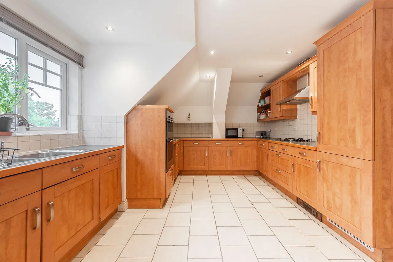 Pinner, HA5, photo 4