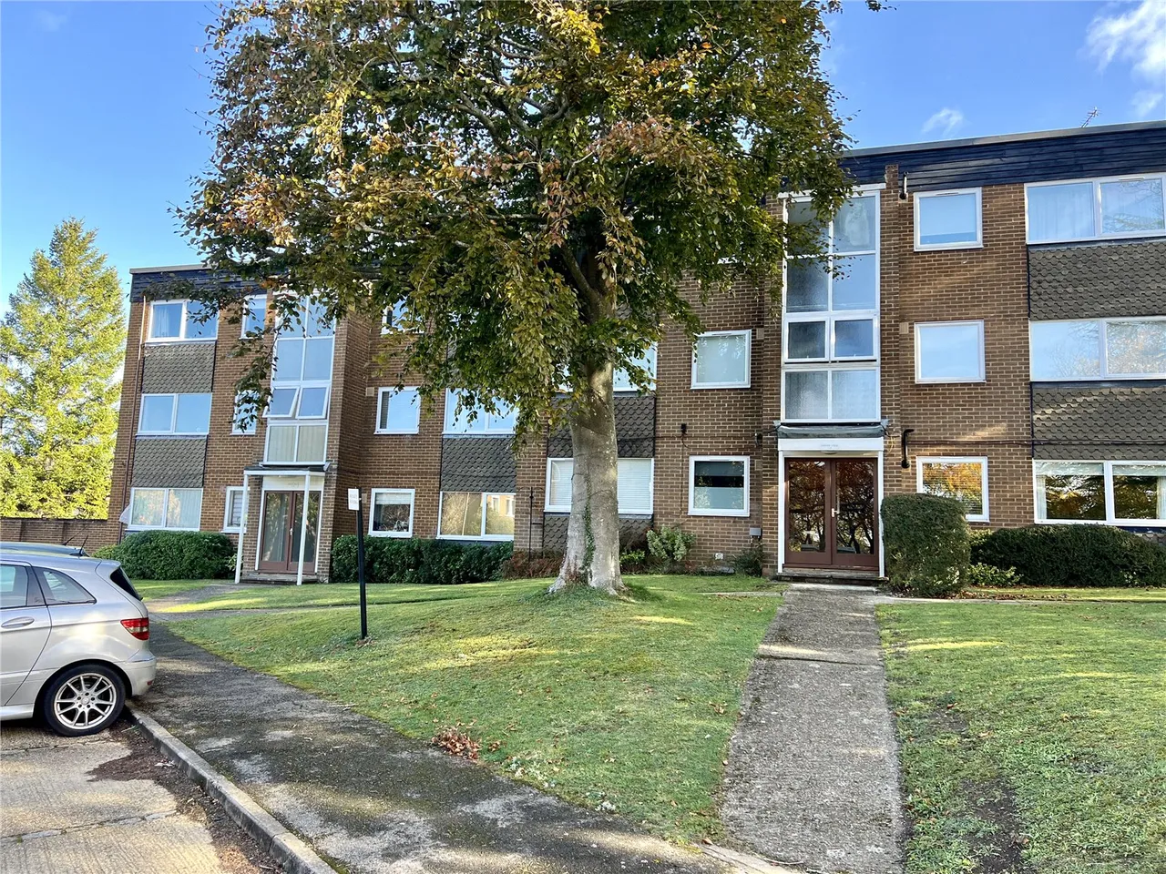 1 bed flat for sale, Rossiter Lodge, Rosetrees, GU1