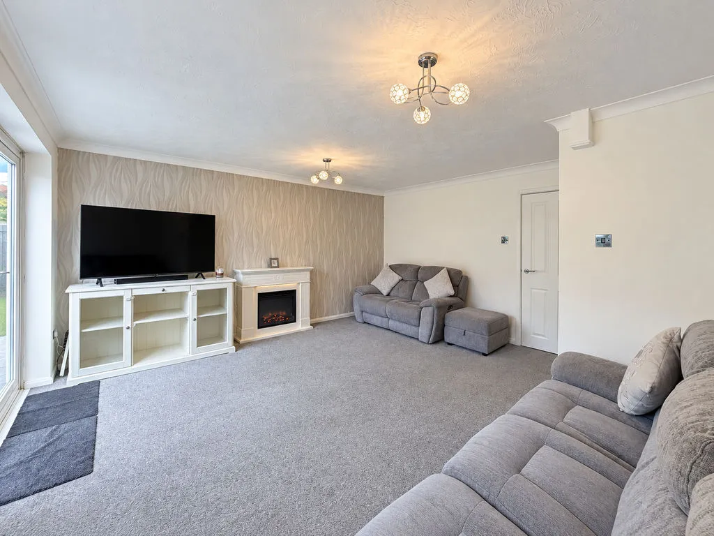 Whitethorn Close, Hednesford, WS12, photo 3