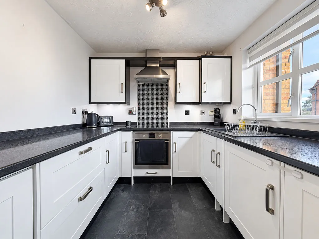 Whitethorn Close, Hednesford, WS12, photo 7