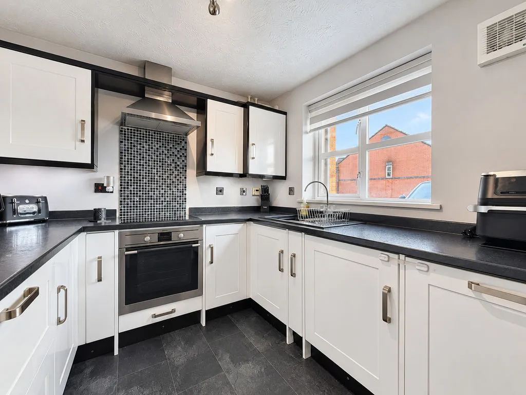 Whitethorn Close, Hednesford, WS12, photo 4