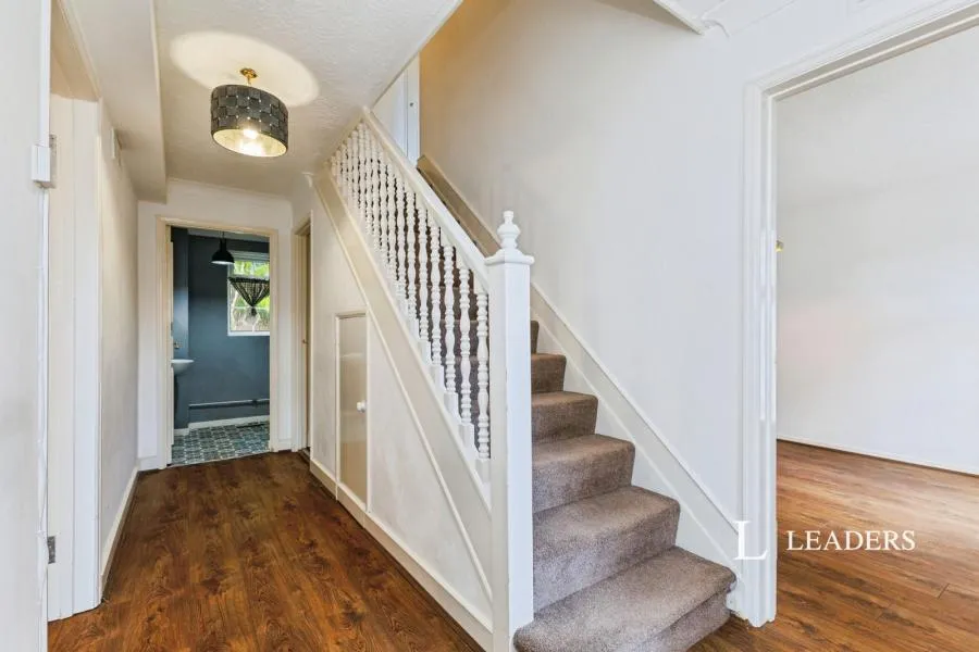 Mayfield Gardens, Hersham, KT12, photo 4