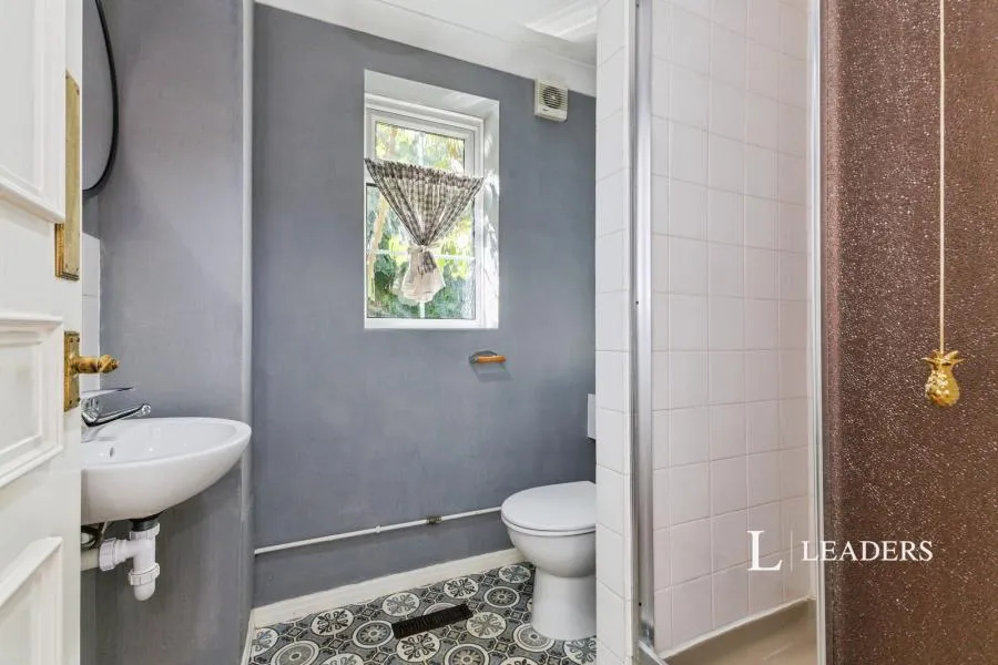 Mayfield Gardens, Hersham, KT12, photo 7