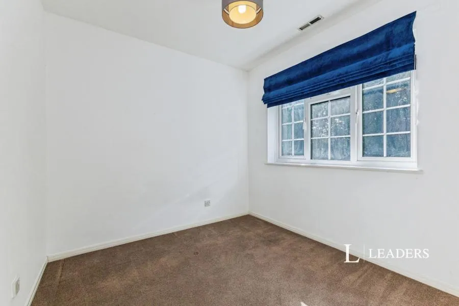 Mayfield Gardens, Hersham, KT12, photo 11