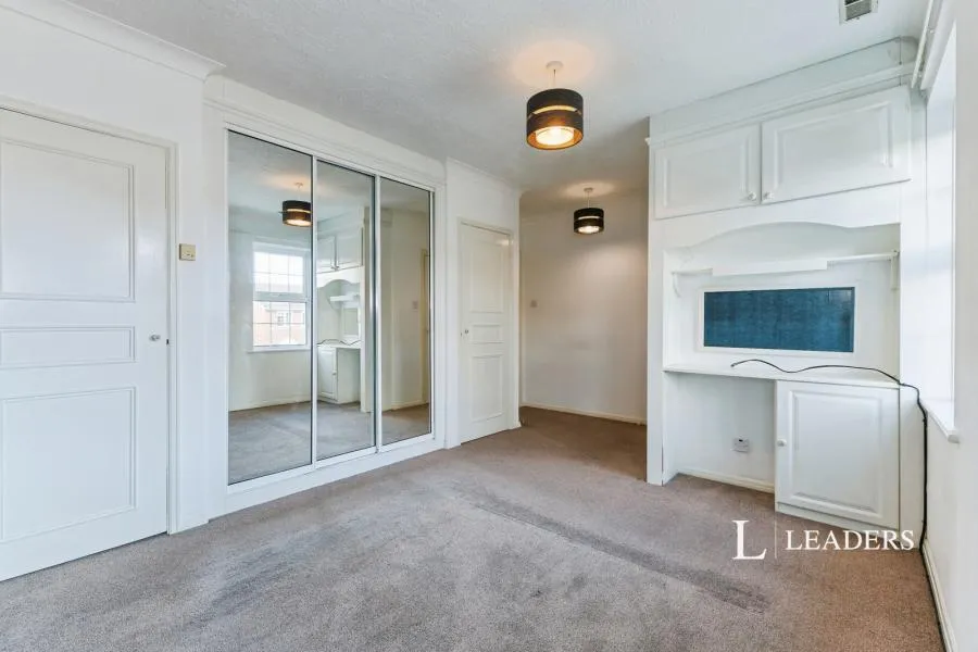 Mayfield Gardens, Hersham, KT12, photo 8