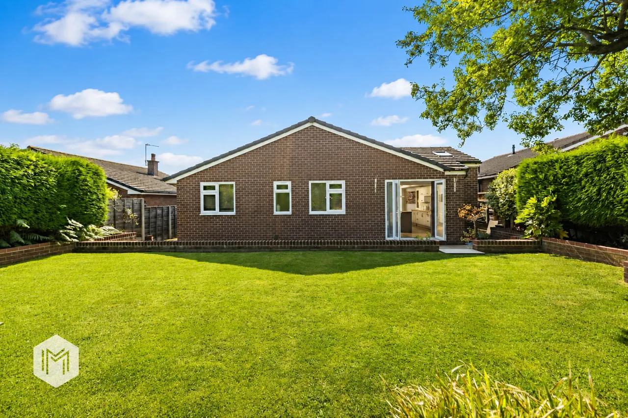 Mountbatten Close, Bury, BL9 8PU, photo 9