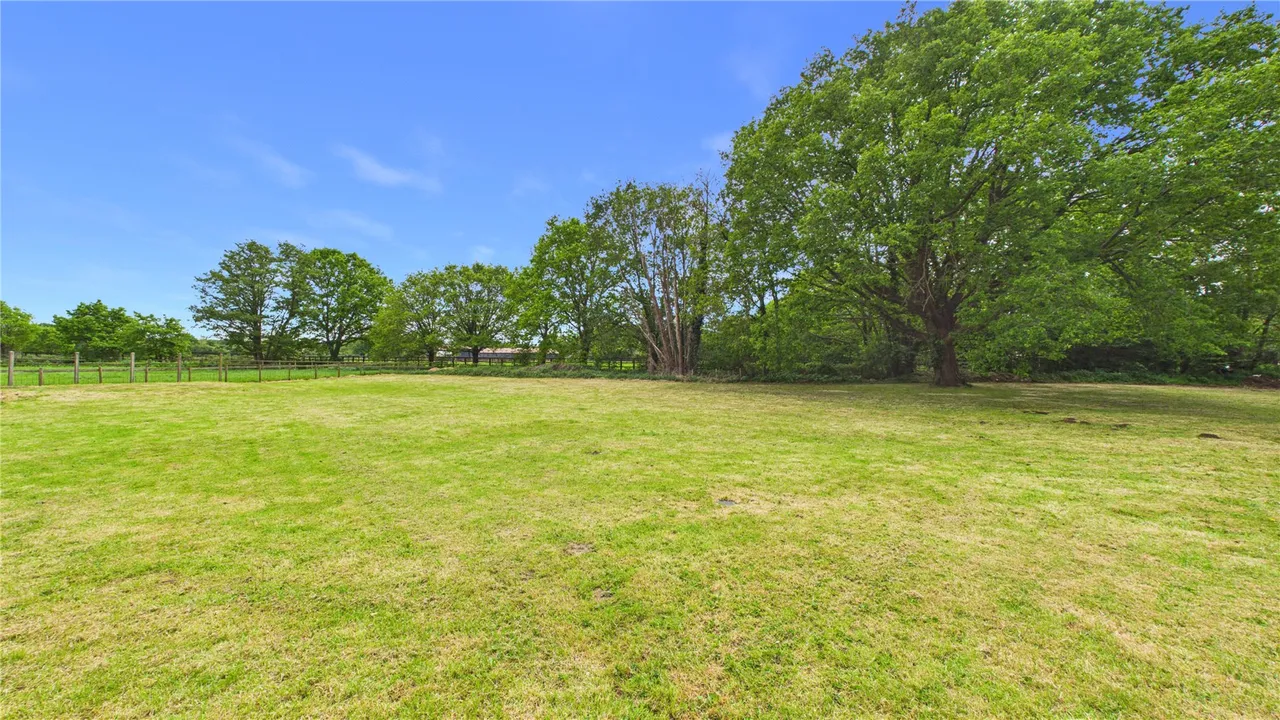 Philpot Lane, Chobham, GU24, photo 2