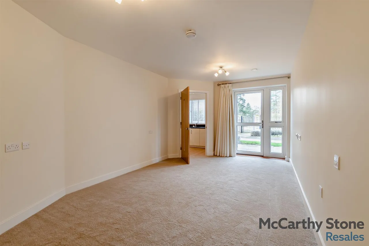 Lowry Way, Swindon, SN3, photo 3