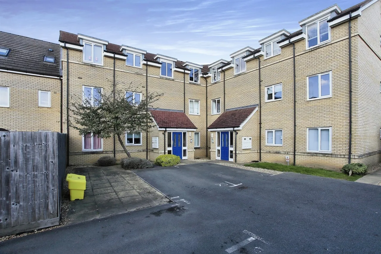 2 bed flat for sale, Mid Water Crescent, Peterborough, PE7