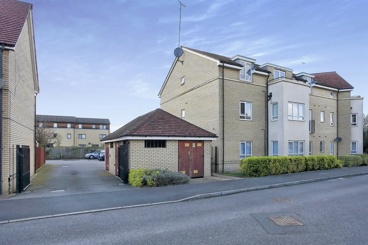 Mid Water Crescent, Peterborough, PE7, photo 12
