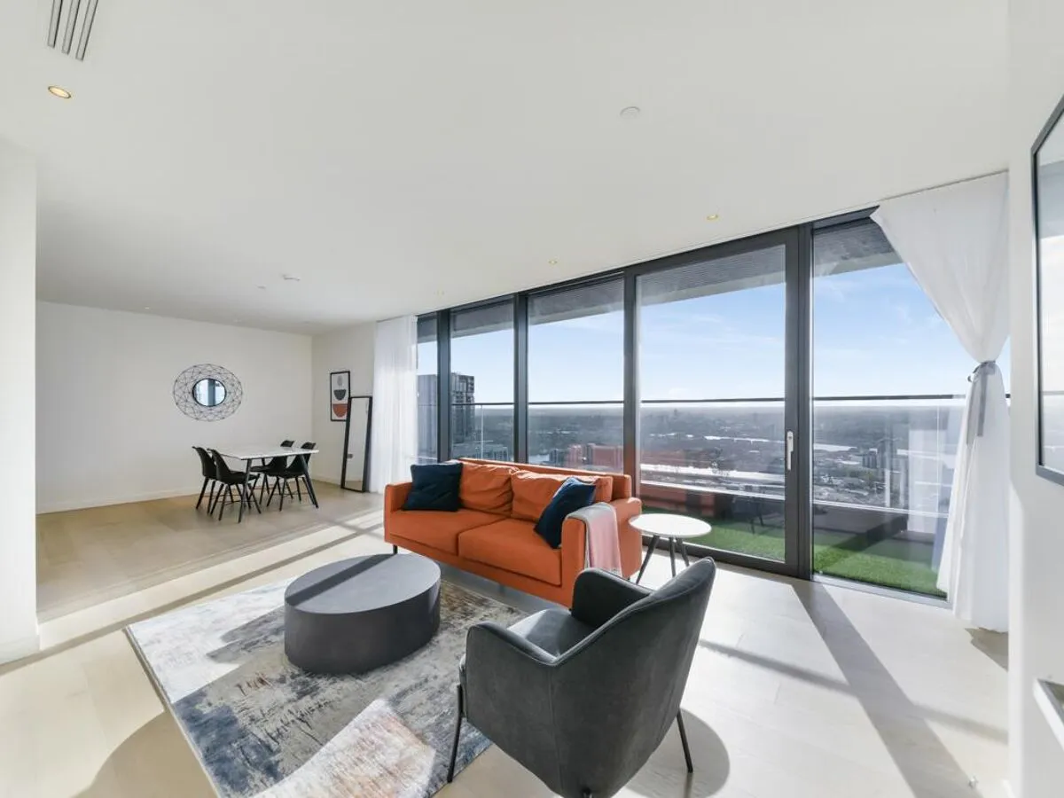 2 bed flat to rent, Wards Place, London, E14