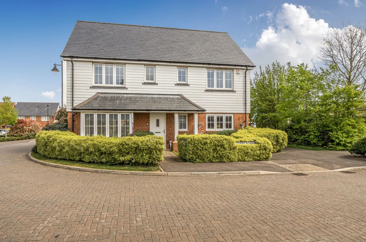 4 bed property for sale, Lethaby Road, Bersted Park, PO21