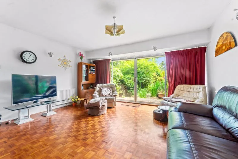 Northfield Crescent Cheam, Sutton SM3 9SU, photo 2