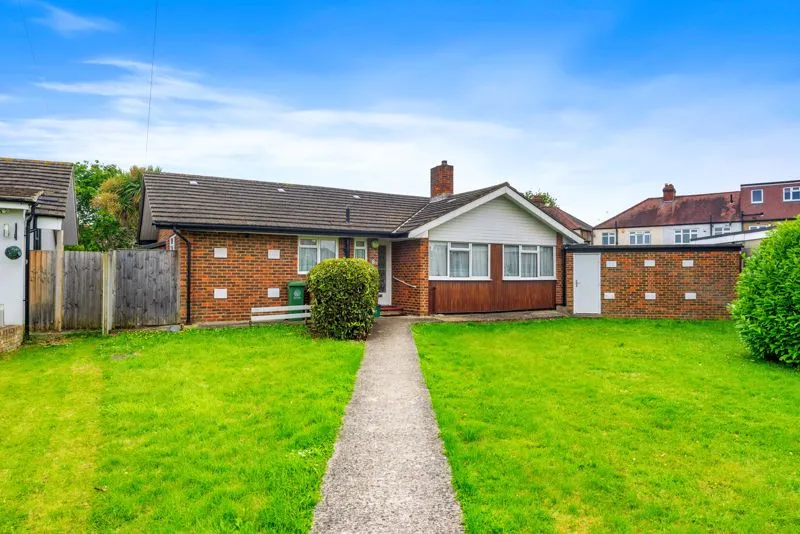 3 bed house for sale — Northfield Crescent Cheam, Sutton SM3 9SU