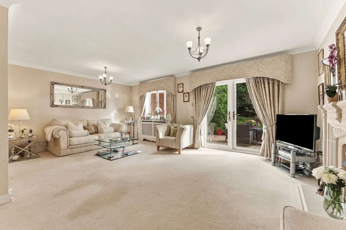 The Circuit, Wilmslow, SK9 6DA, photo 6