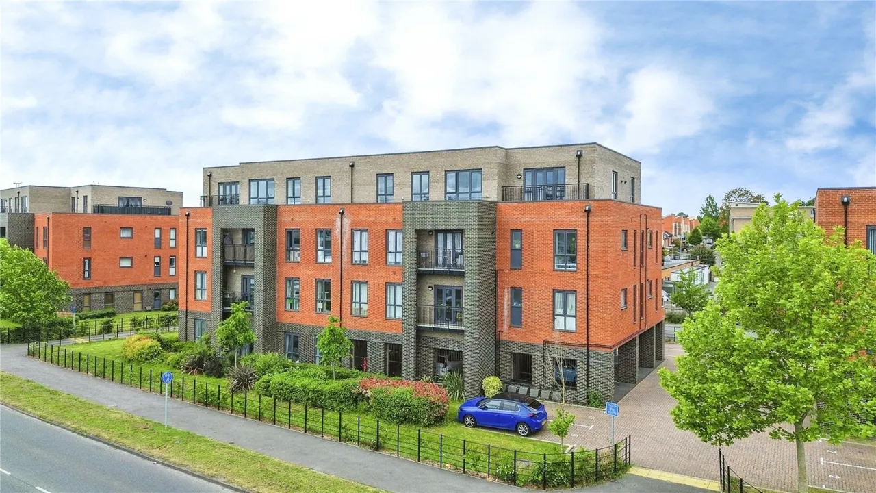 3 bed flat for sale, Nightingale Way, Reading, RG30