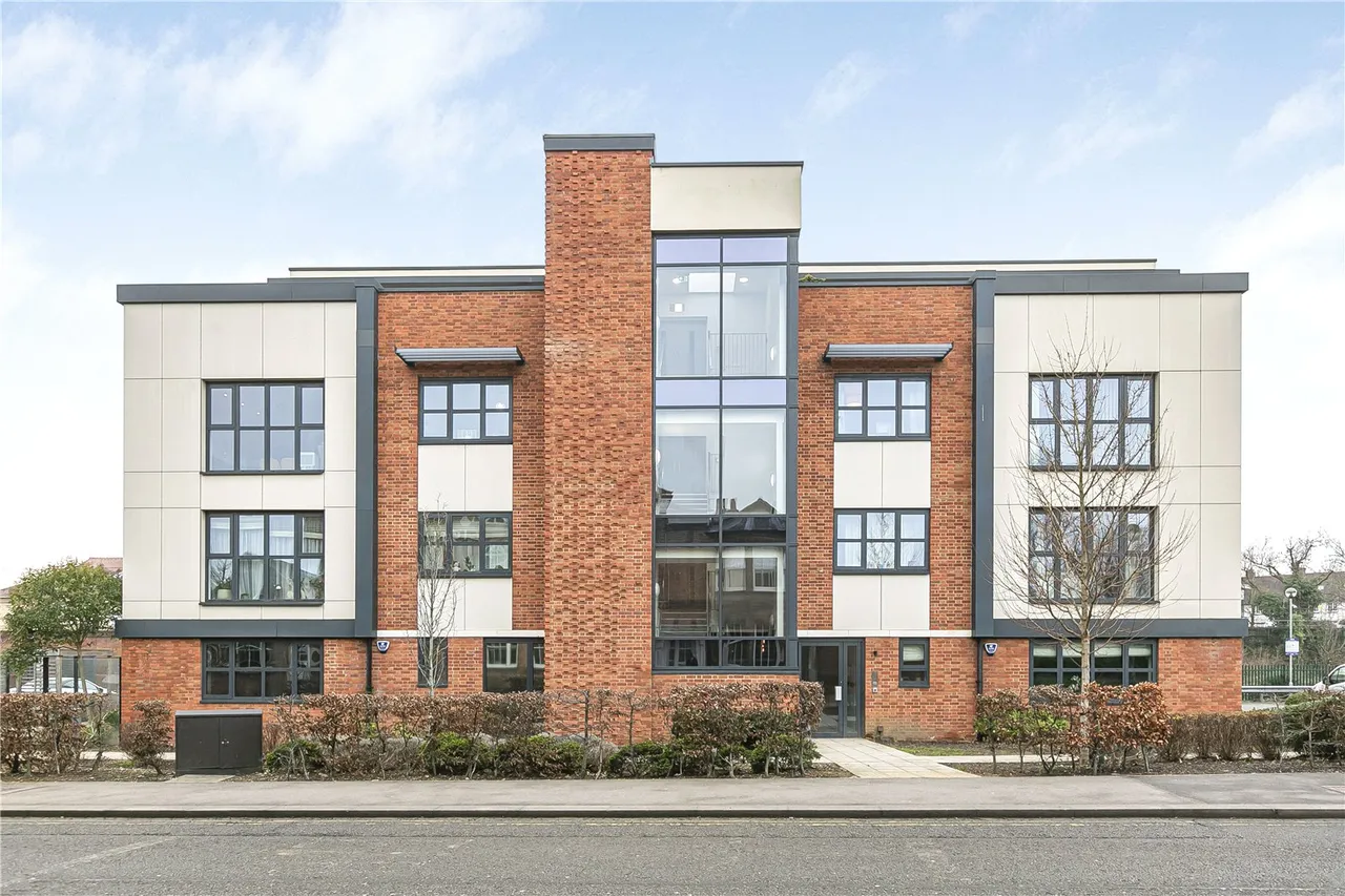 2 bed flat for sale, Great North Road, Hatfield, AL9