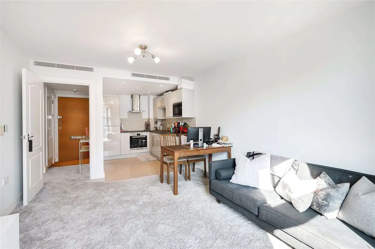 Queenstown Road, London, SW11, photo 3