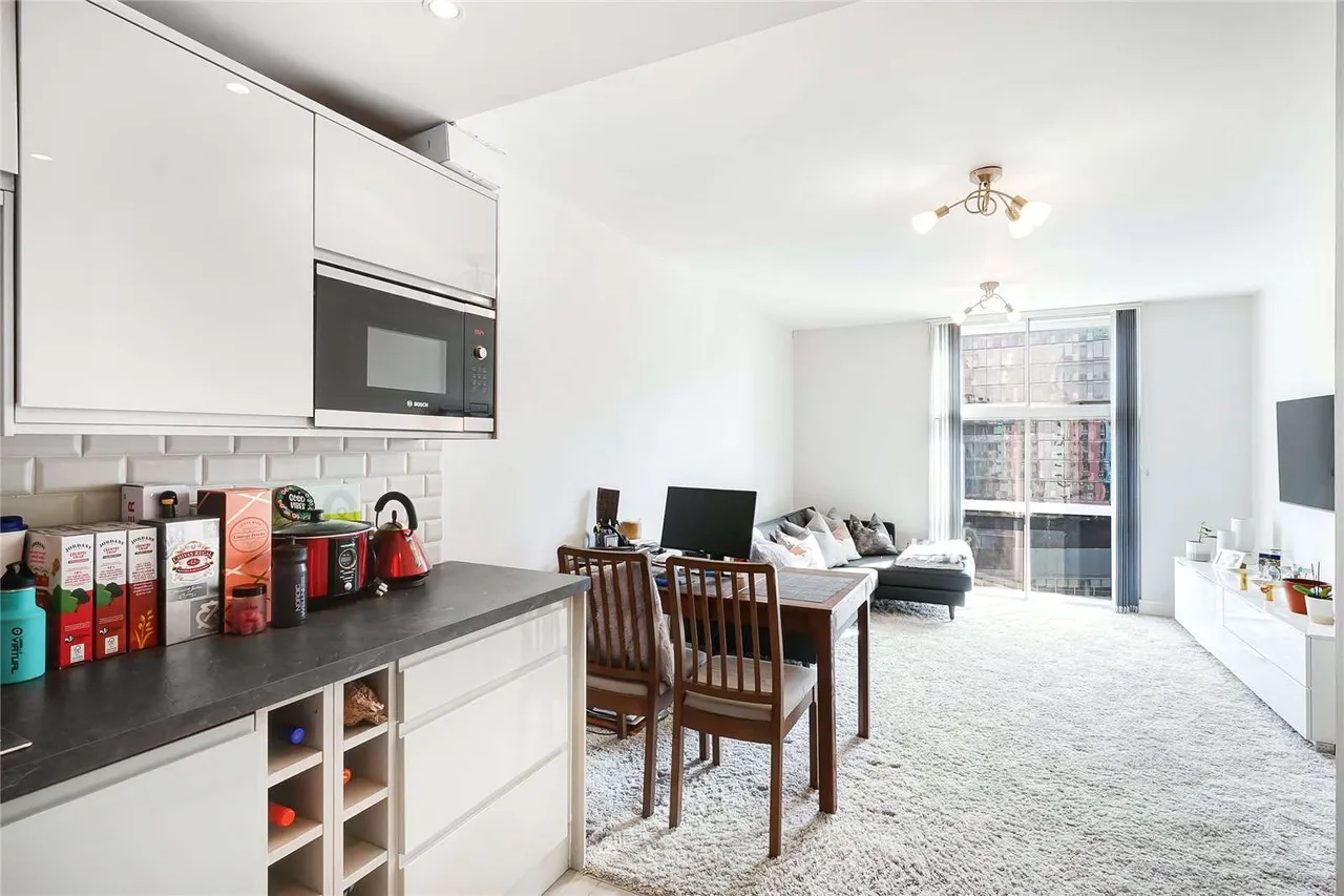 Queenstown Road, London, SW11, photo 2