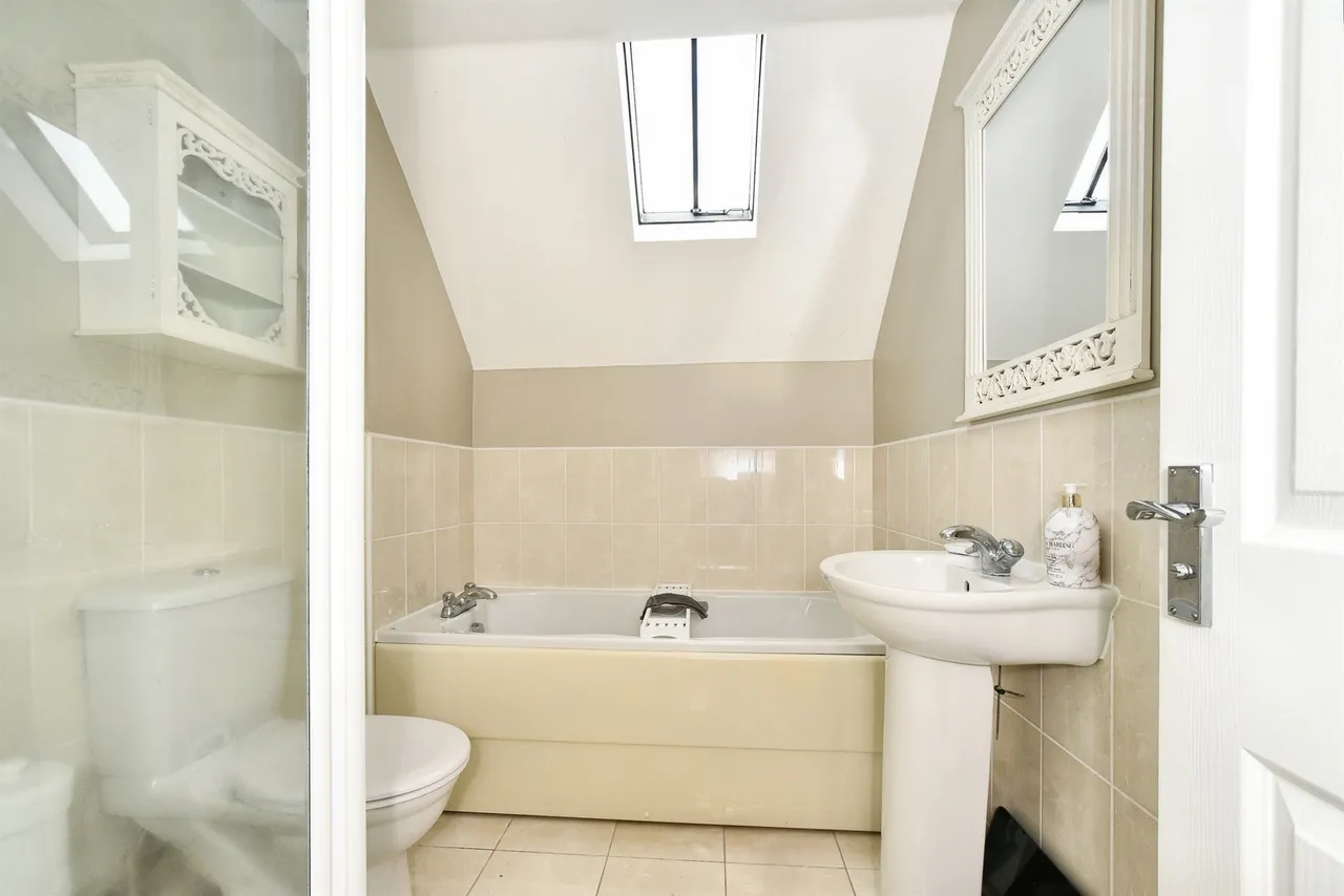 The Wern, Lechlade, GL7, photo 16
