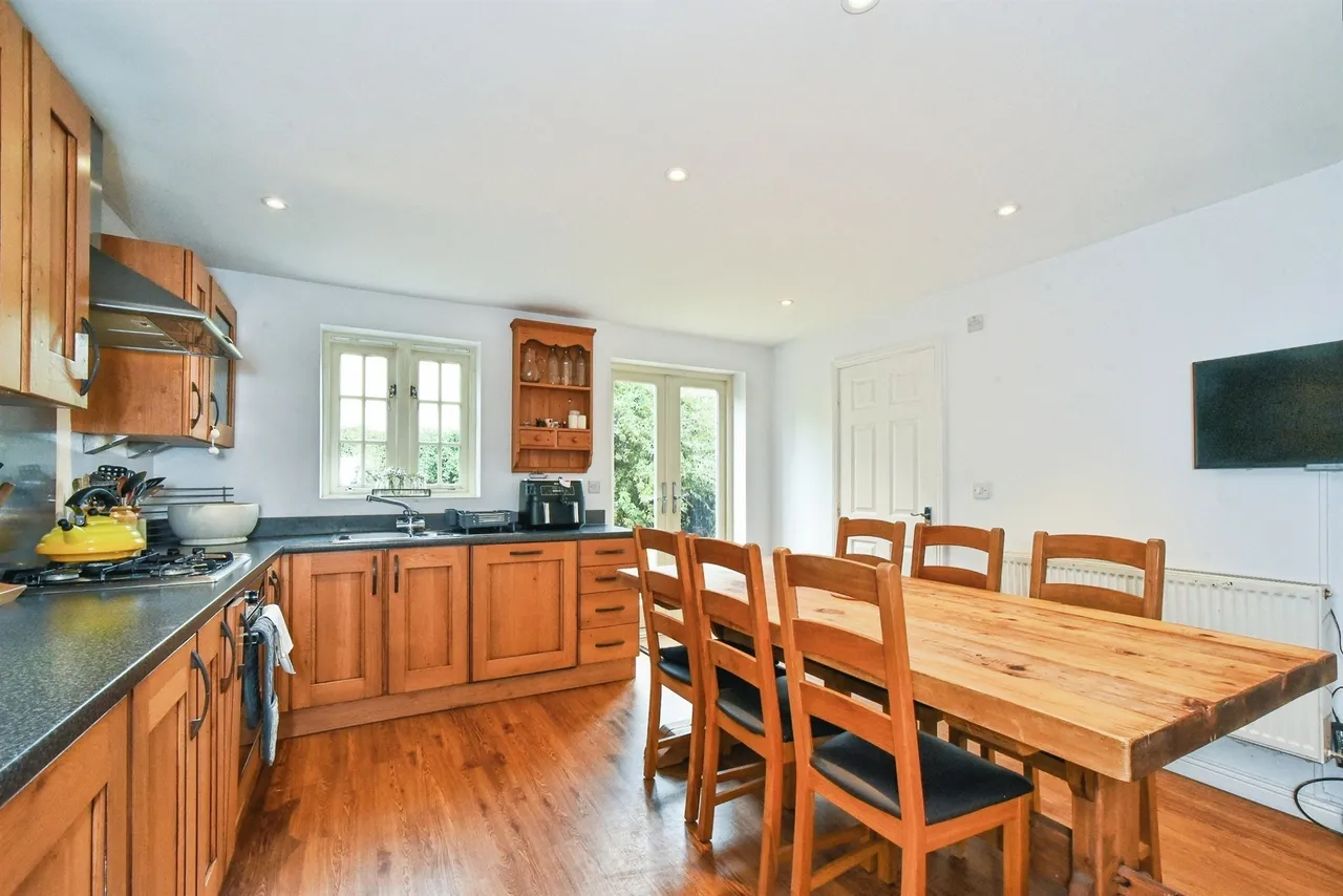 The Wern, Lechlade, GL7, photo 7