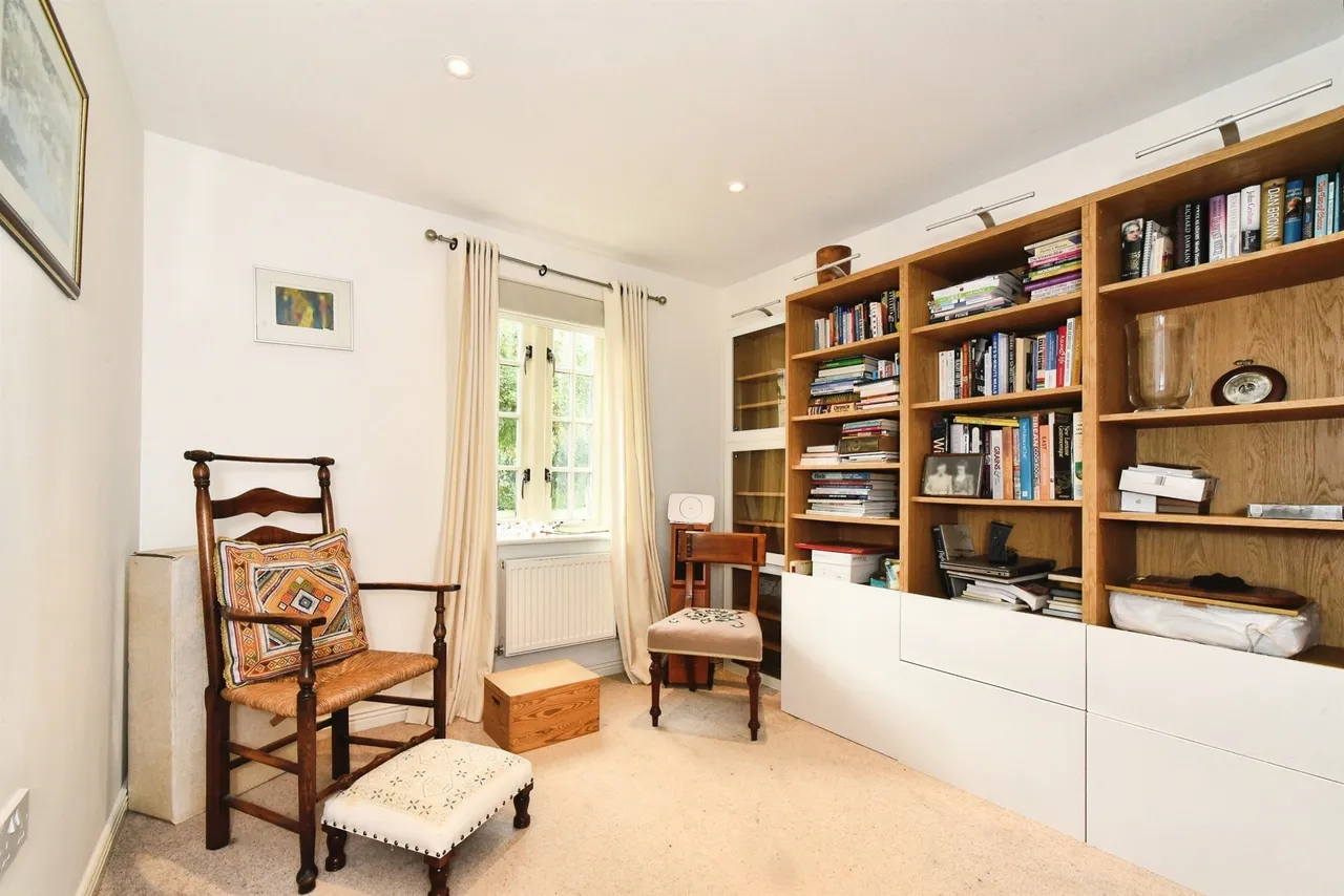 The Wern, Lechlade, GL7, photo 8