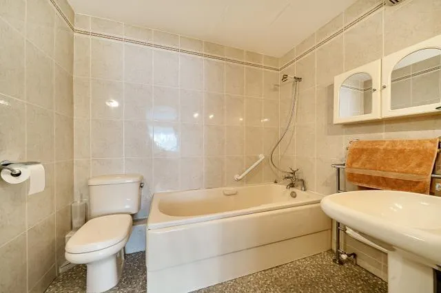 Dollis Avenue, London, N3, photo 18