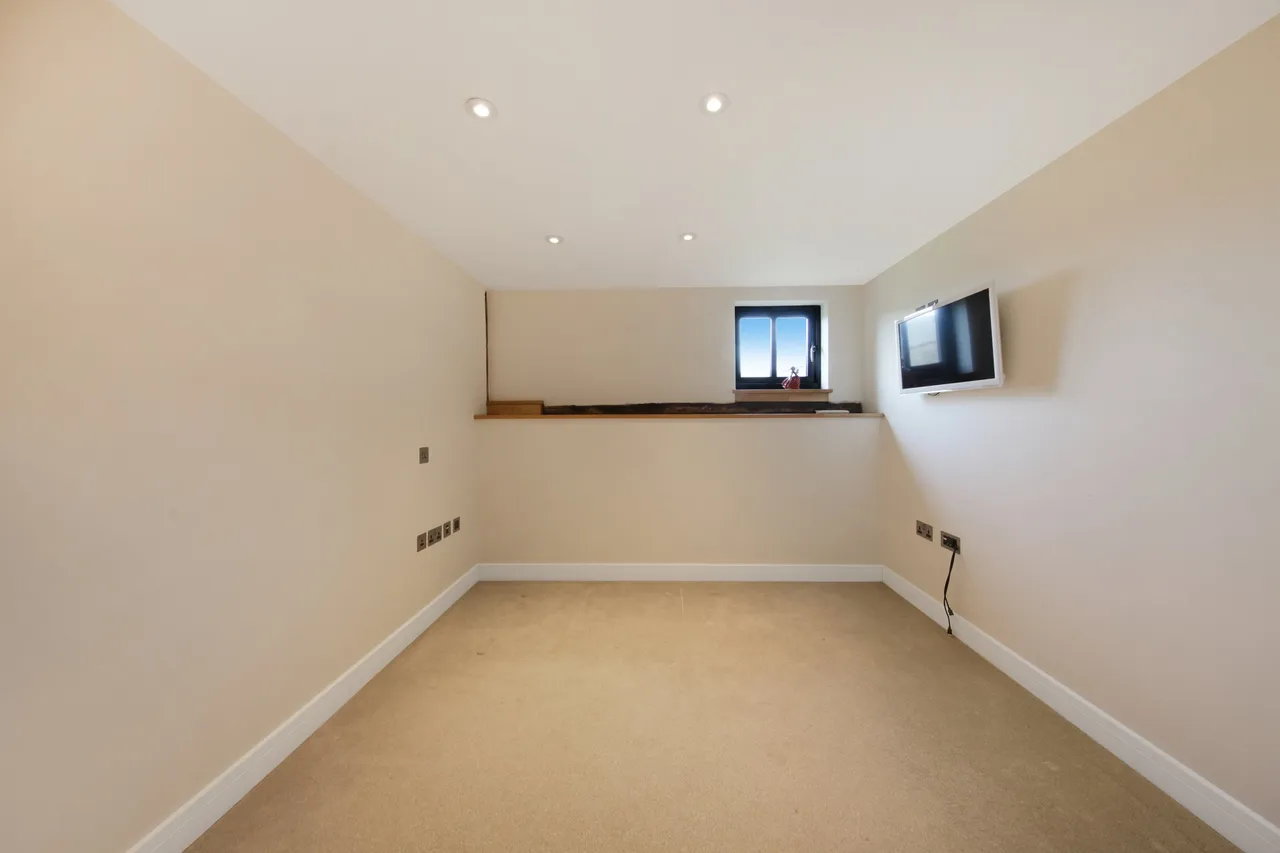 Queens Farm Road, Gravesend, Kent, DA12 3HU, photo 8