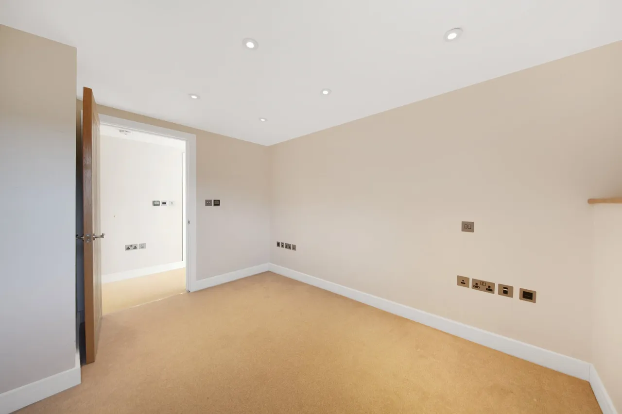 Queens Farm Road, Gravesend, Kent, DA12 3HU, photo 9
