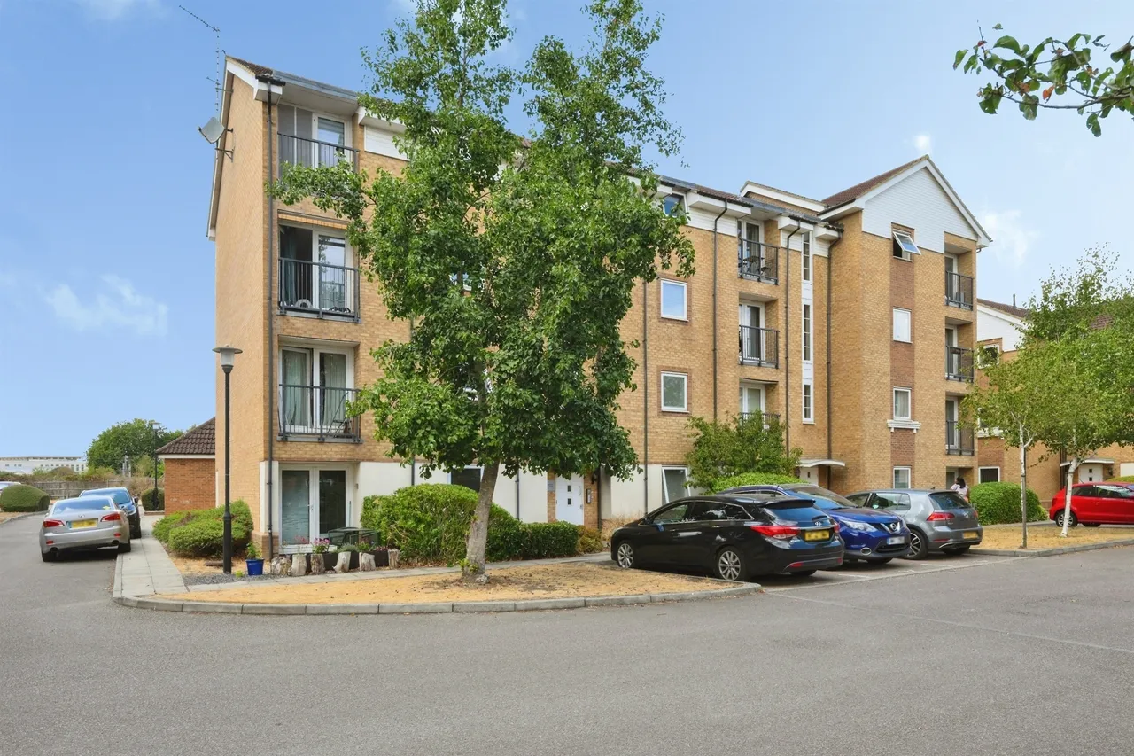 2 bed flat for sale — Chequers Field, Welwyn Garden City