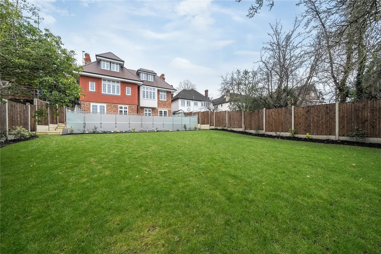 Bromley Road, BR3, photo 9