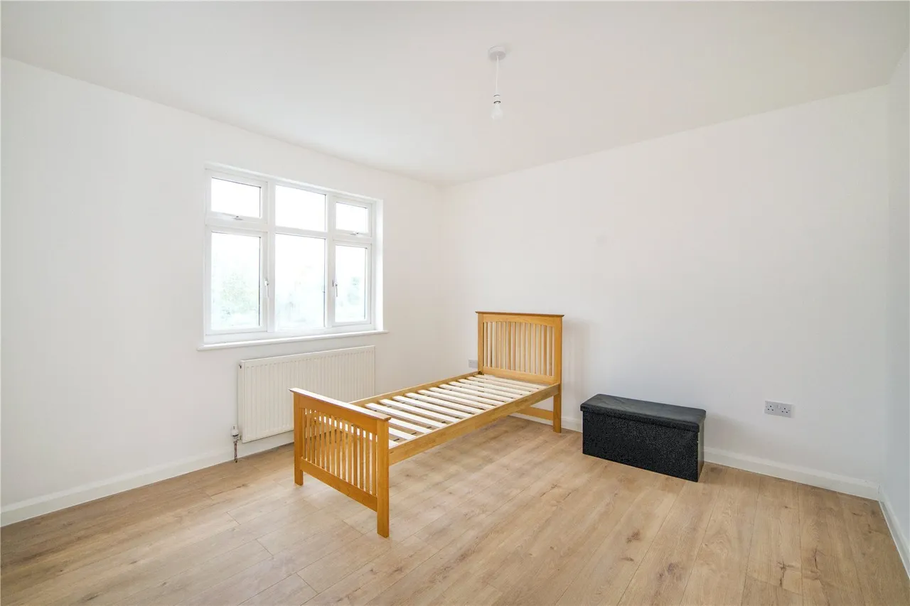Wainfleet Avenue, Romford, RM5, photo 8