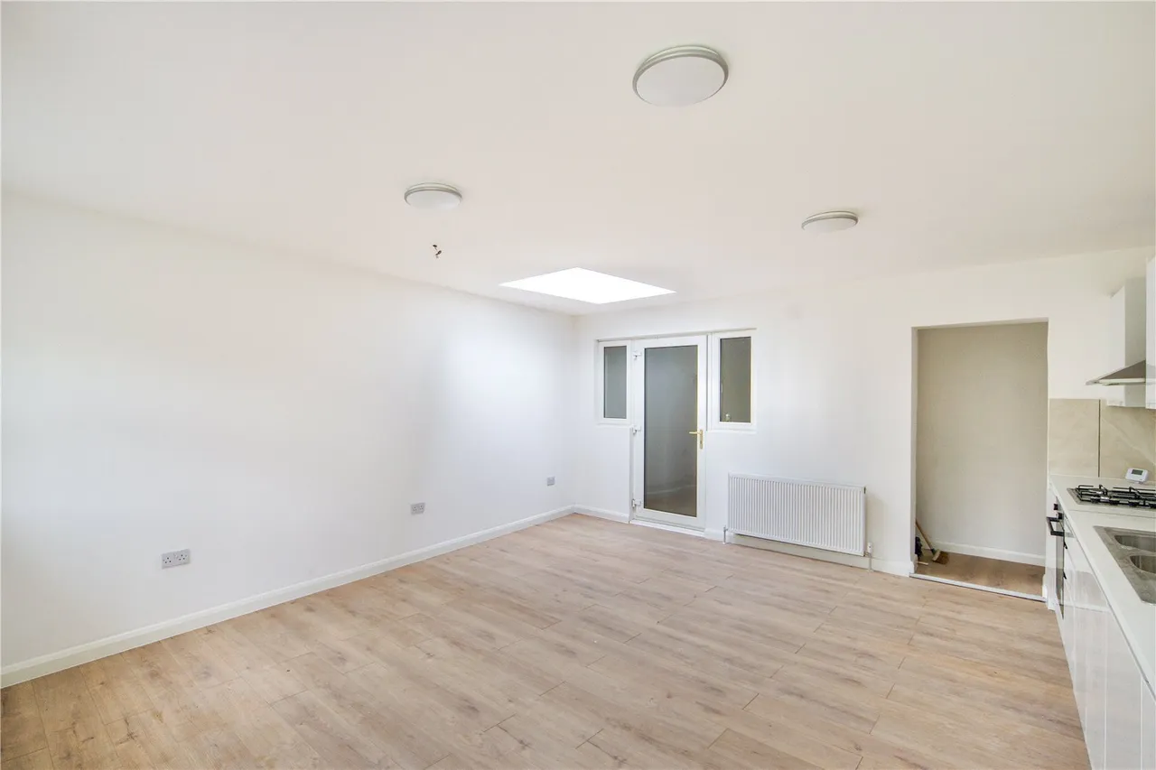 Wainfleet Avenue, Romford, RM5, photo 4