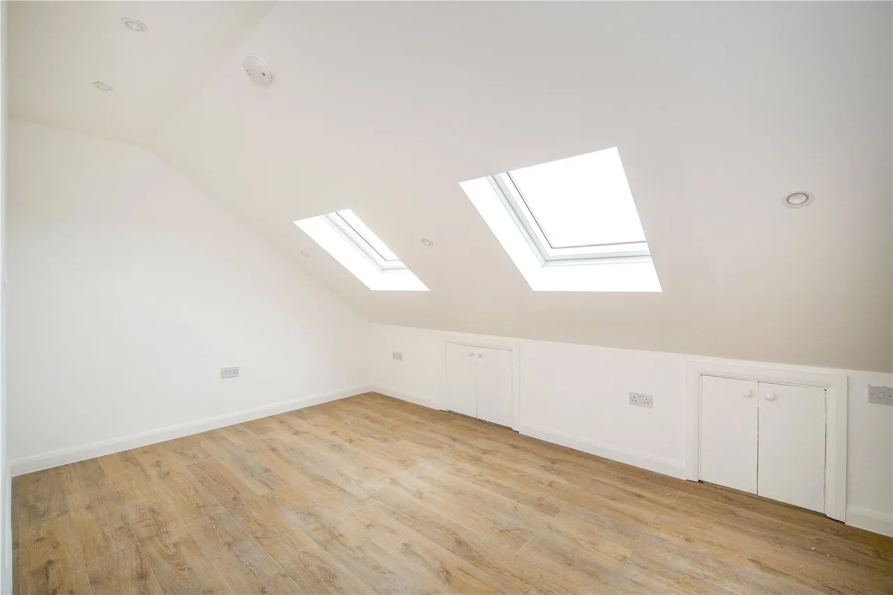 Wainfleet Avenue, Romford, RM5, photo 10
