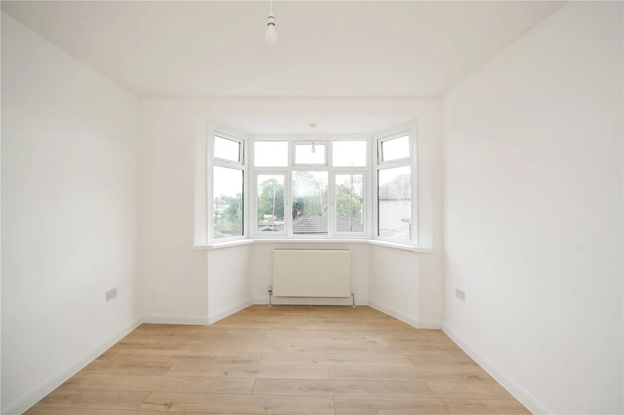 Wainfleet Avenue, Romford, RM5, photo 9