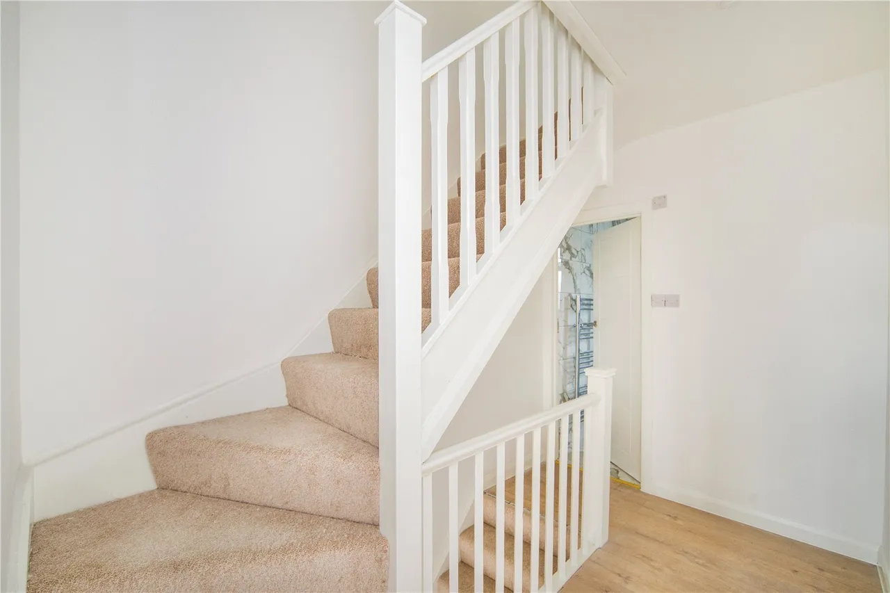 Wainfleet Avenue, Romford, RM5, photo 6